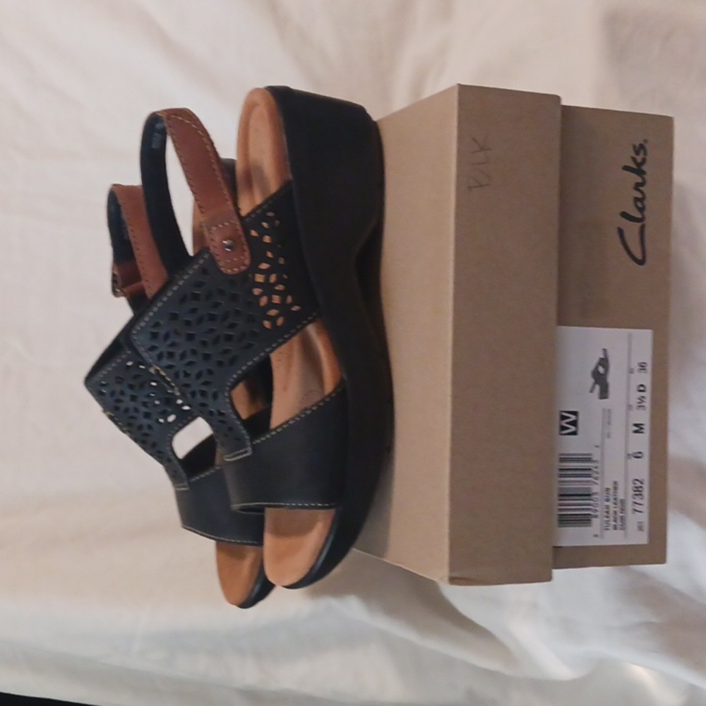 Ckarks Tuleah Sun Black Leather Sandals - Picture 7 of 13